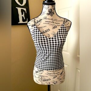 Gaze Cropped Top with Spaghetti Straps - Black and White Checkered 🤍🖤
